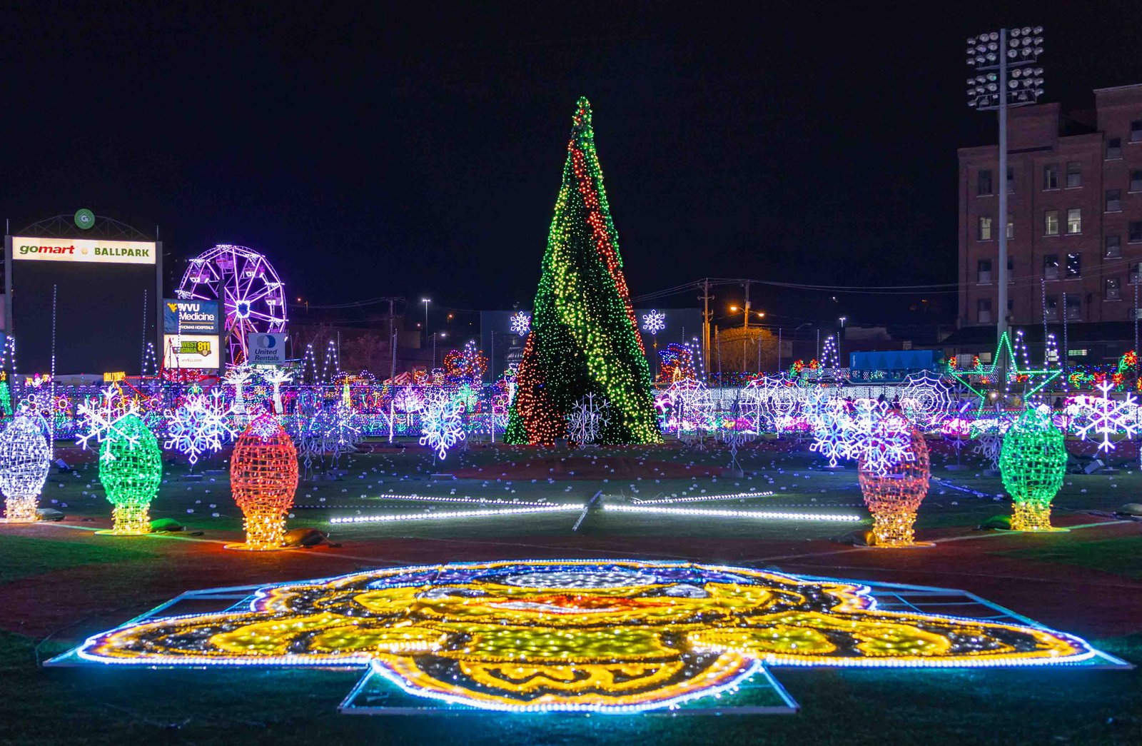 Charleston's Christmas Tree: A Monument of Lights Giant lit Christmas tree centerpiece at Charleston's Light the Night captured by UA-Visions.